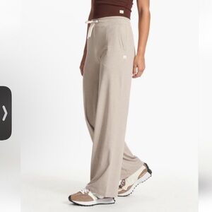 Vuori halo essential wide leg pant in Ecru heather size XLarge